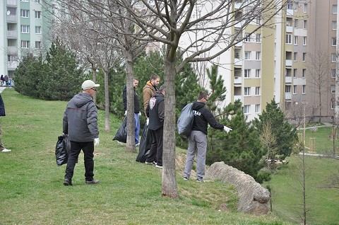 Trnava je čistejšia vďaka dobrovoľníkom, pomohli aj fanúšikovia Spartaka