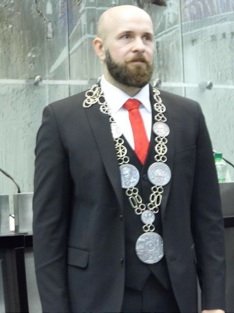 Nový primátor Bročka si vyhrnie rukávy, na námestí bude podávať punč