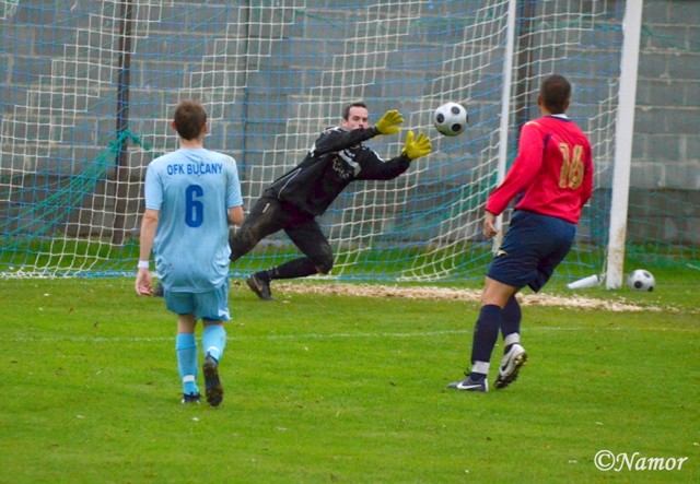 Futbal, 7. liga A: Bučany aj o muža menej zdolali Trstín, Pavlice zdolali Kátlovce