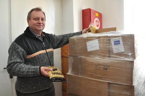 Potravinová pomoc prišla! Obce už rozdávajú múku a cestoviny