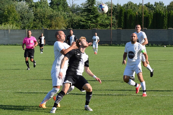 Futbal, 7. liga: Šúrovce stratili prvé body, na čele sú Siladice
