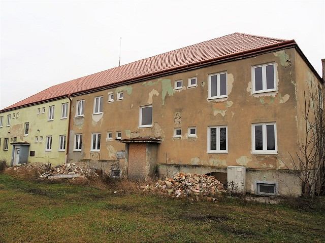 Mesto zaplatilo novú strechu a okná, budovu idú teraz búrať
