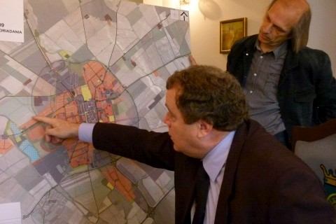 Problém nakreslenej čiary pretínajúcej lesopark vyriešený