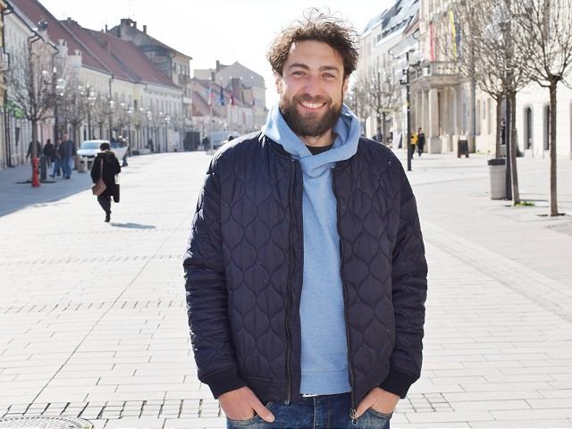 Spevák Bystrík: Prvý koncert hral v Špačinciach za účet na bare, teraz baví davy