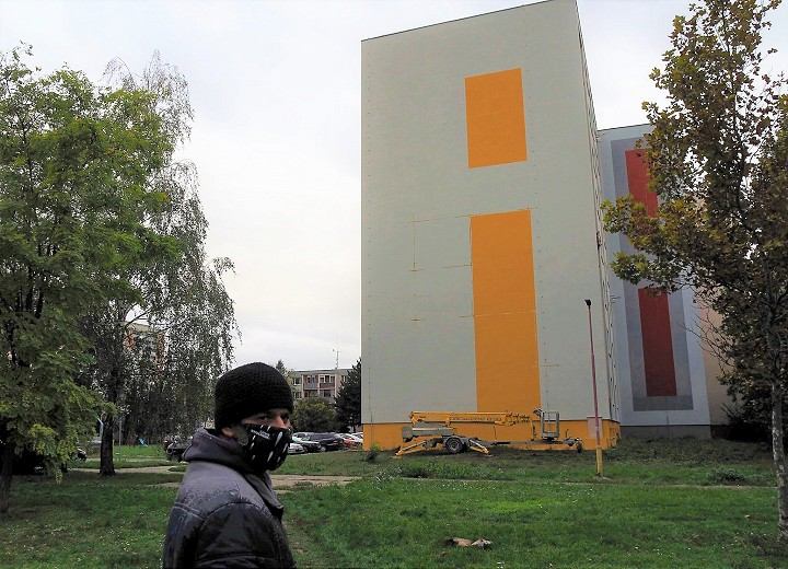 Trnava si objednala služby pouličného výtvarníka, má skrášliť panelák