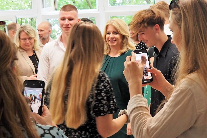 Prezidentka Zuzana Čaputová navštívila Obchodnú akadémiu v Trnave