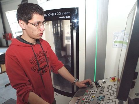 Emtéefka školí pre firmy študentov šitých na mieru