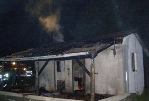 Nový deň sa začal požiarom strechy na hospodárskej budove