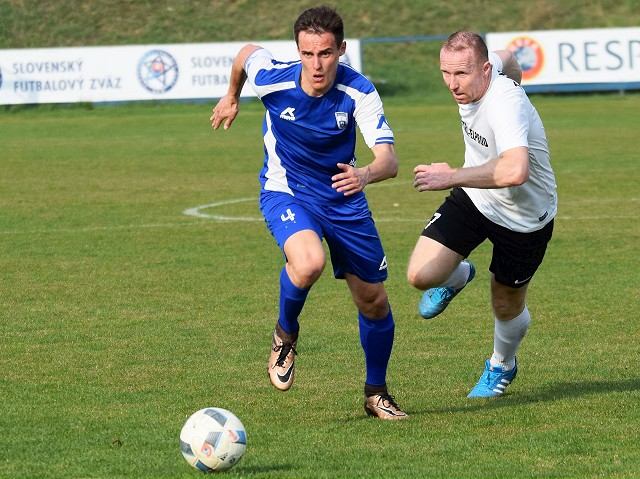 Futbal, 6. liga: Zavar sa potkol v Leopoldove, Piešťany vydreli výhru s Dechticami
