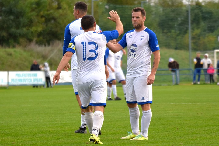 Futbal, 7. liga: Červeník prezimuje na čele, vyhrali i Siladice a Horné Orešany