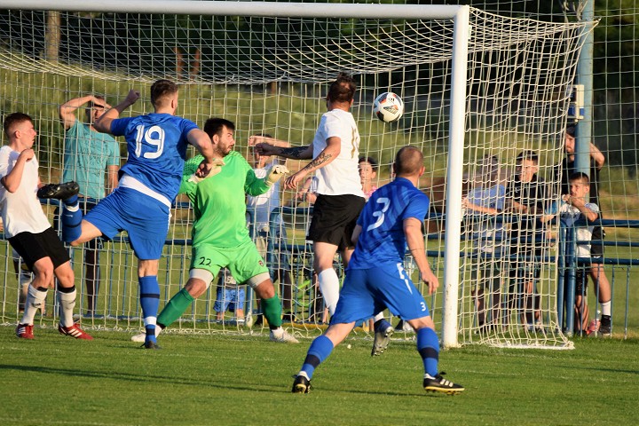 Futbal, 6. liga: Tyč, brvno, gól! Červeník v samom závere zdolal Majcichov