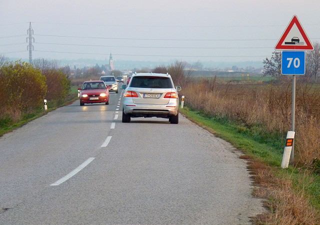 Cestu medzi Zavarom a Šúrovcami zrejme konečne opravia, kraj plánuje aj ďalšie investície
