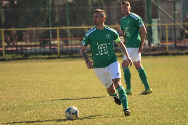 Futbal, 7. liga B: Moravany uspeli v Brestovanoch, Ostrov dal desať gólov