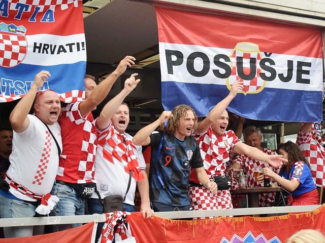 FOTO: Na jarmoku sú stovky chorvátskych fanúšikov, v uliciach vládne dobrá nálada
