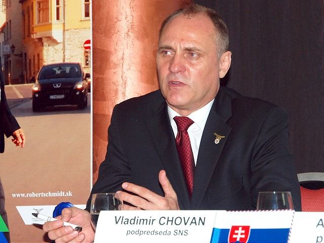SNS stiahla z kandidátky Trnavčana Chovana