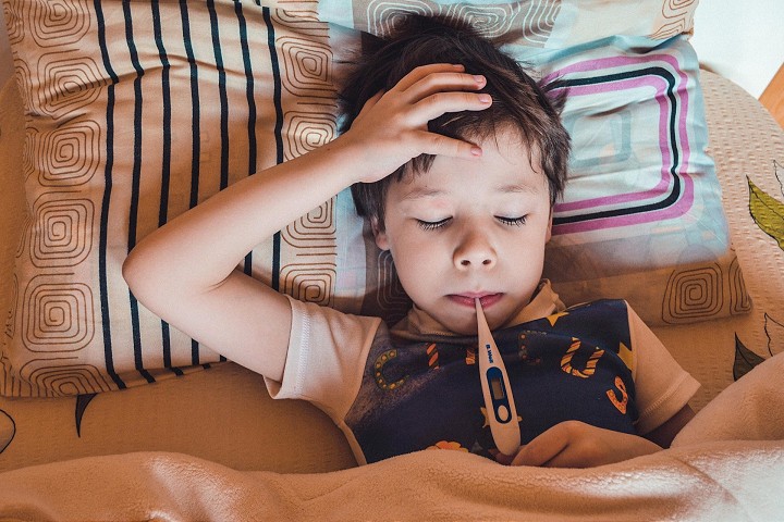 Chrípka výrazne stúpla, Trnavský kraj má najviac zatvorených škôl