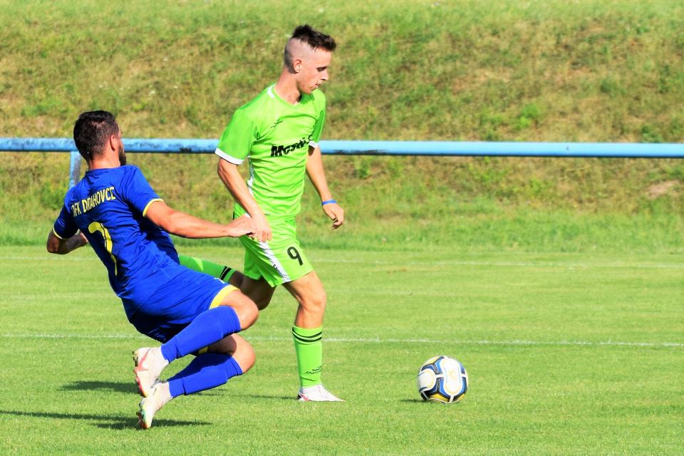 Futbal, 6. liga: Zeleneč porazil Pečeňady, Madunice nestačili na Červeník