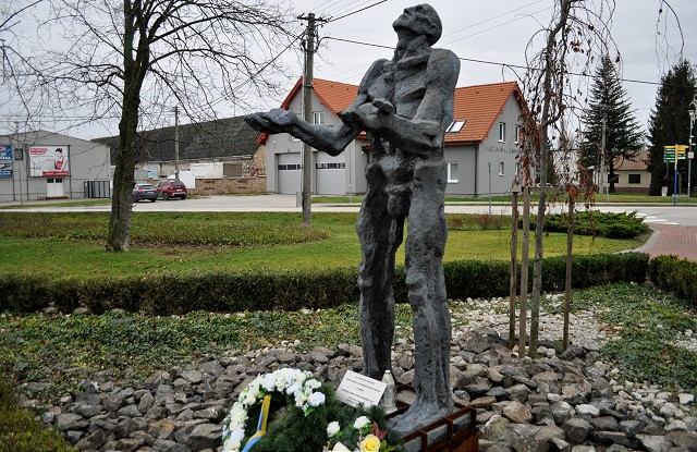 Obete fašistického aj komunistického režimu z Cífera pripomína pamätník