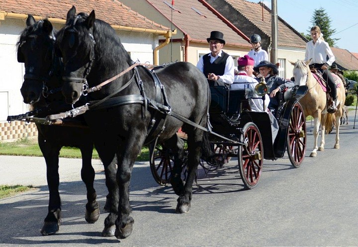Veľká sláva v Cíferi! Obec oslávila výročie parádnym sprievodom