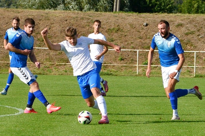Futbal, 5. a 6. liga: Cífer sa teší z tretieho víťazstva za sebou, Vrbové vyhralo