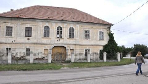 Cífer kaštieľ nekúpi, zhodli sa poslanci