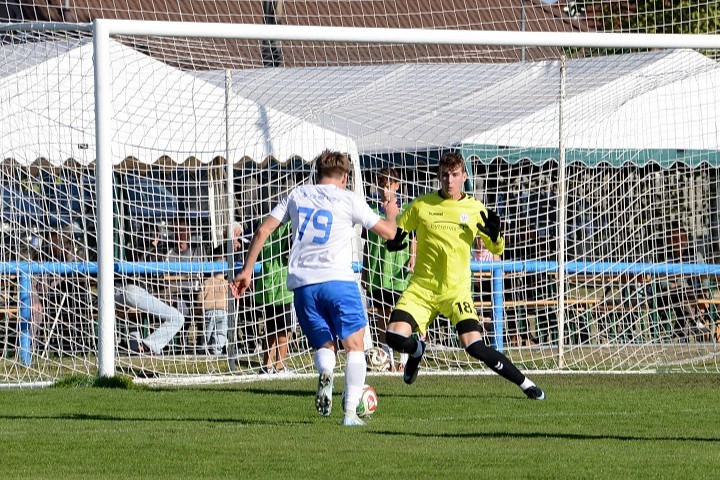 Futbal, 5. a 6. liga: Spanilá jazda Hlohovca pokračuje, Cífer vyškolil Senicu
