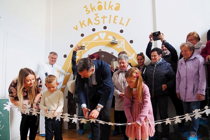 Veľký kaštieľ v Cíferi po rokoch ožil, otvorili v ňom materskú školu