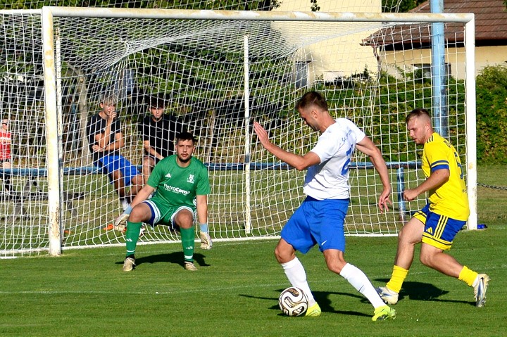Futbal, 5. a 6. liga: Ježov hetrik podčiarkol víťazstvo Cífera