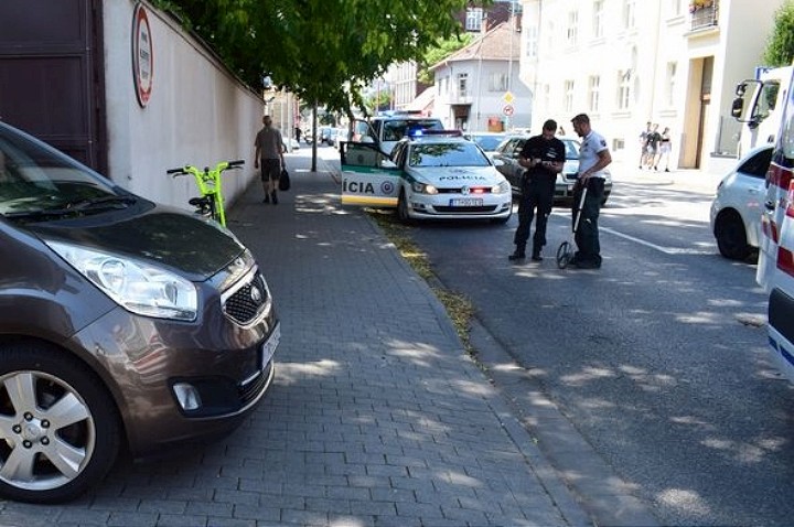 Je to vôbec možné? Cilka išla v Trnave na bicykli po chodníku, zrazilo ju tam auto