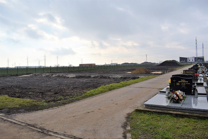 Na rozšírenej časti cintorína na Kamennej ceste vznikne 660 miest pre hroby