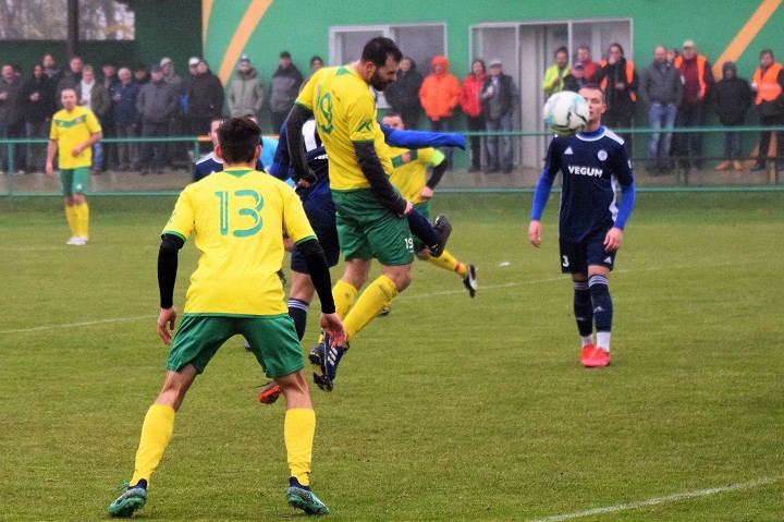 Futbal, 4. a 5. liga: Boleráz bodovo dobehol lídra, Horná Krupá remizovala