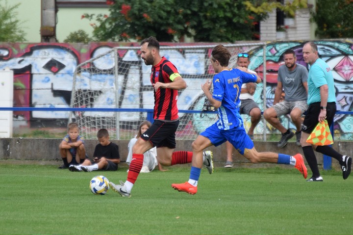 Futbal, 8. liga B: Leopoldov zabral s Bojničkami, Dubovany v šlágri vyhrali