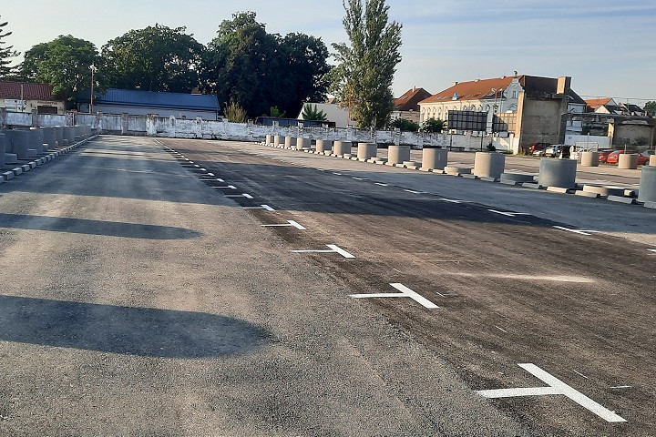 Na parkovisko v areáli bývalého cukrovaru chýba opozícii stavebné povolenie