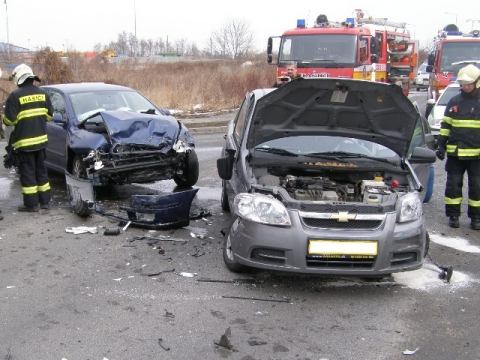 Na križovatke Cukrovej a ulice Pri kalvárii sa zrazili tri autá