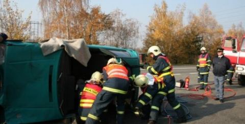 Cviční zločinci havarovali, z Moravy ich vytiahli trnavskí hasiči