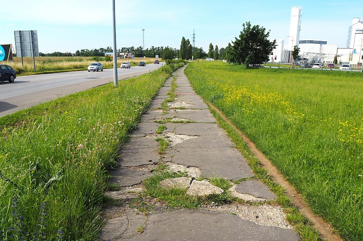 Začali stavať cestičku pre chodcov a cyklistov smerom na Hrnčiarovce nad Parnou