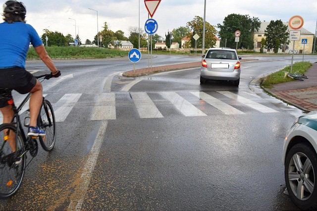 Polícia hľadá svedkov nehody, pri ktorej sa zranil 80-ročný cyklista