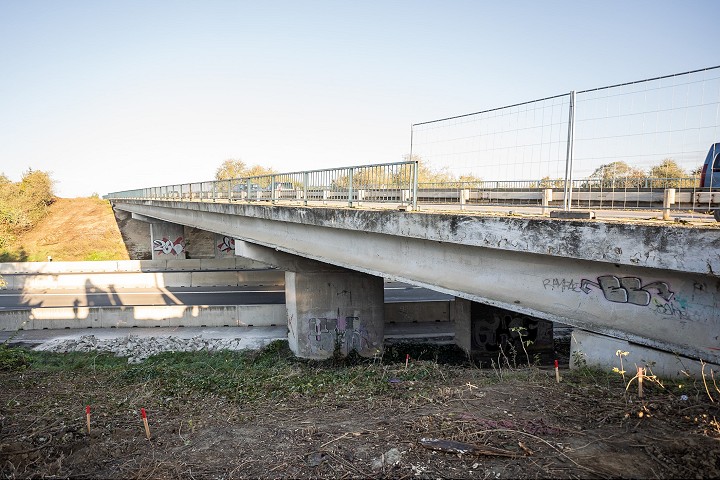 Diaľnicu D1 pri Zavare cez víkend uzavrú, dôvodom je montáž cyklomosta