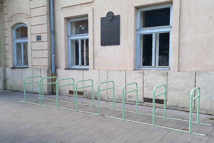 Do školy na bicykli? Trnava dodá školám stojany pre stovky bicyklov