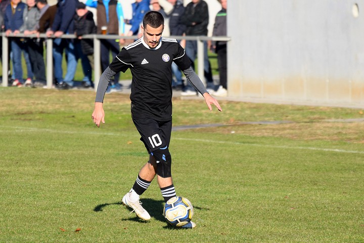 Futbal, 8. liga A: V Kátlovciach sa nedohralo, v Križovanoch sa ani nezačalo