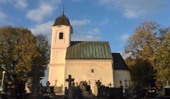 V Dechticiach posvätili vynovený kostol