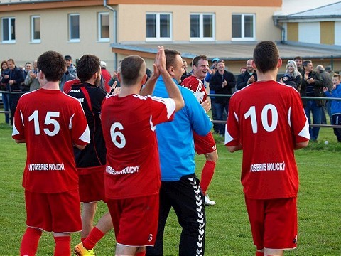 V Dechticiach chladia šampanské, v nedeľu môžu rozhodnúť o postupe