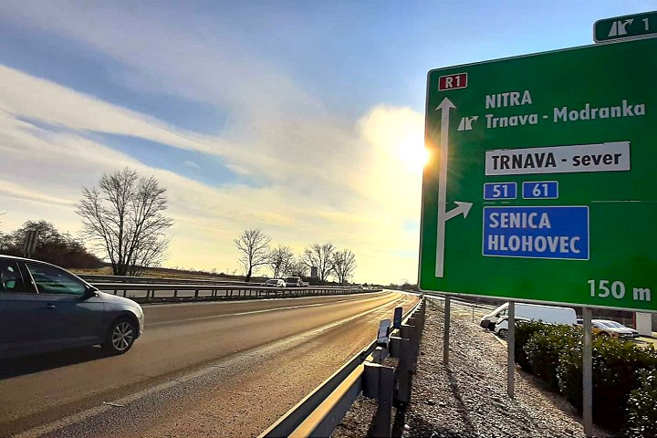 Na moste pri Trnave bude obmedzená premávka pre opravu zábradlia a ríms