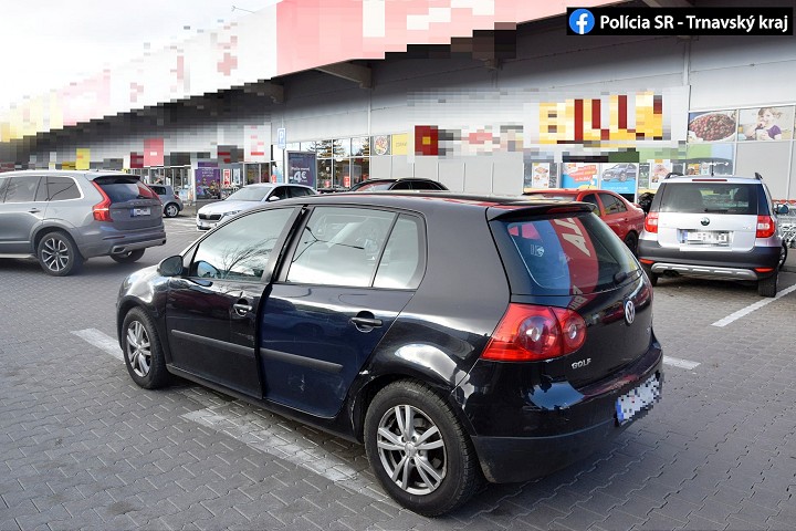 Protidrogová razia: Policajti zadržali dílera na trnavskom parkovisku