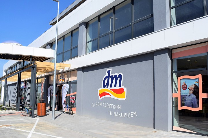 Novú predajňu dm drogerie markt v trnavskom OC Island otváral aj Patrik Herman