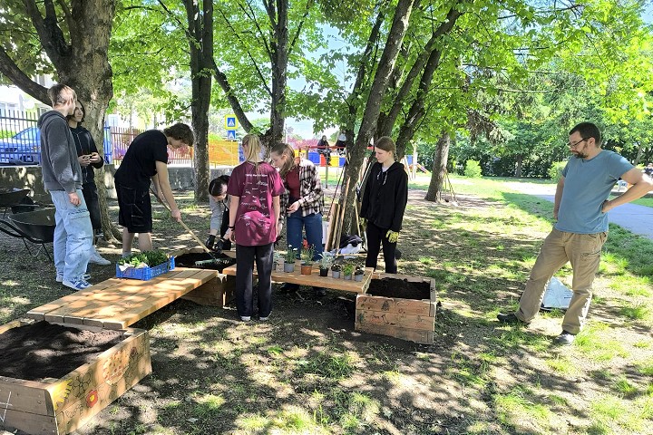 Dobrovoľníctvo ako súčasť vyučovania? Otvárajú program Service Learning