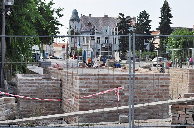 Dolná brána robí stavbárom problémy, má nový termín dokončenia