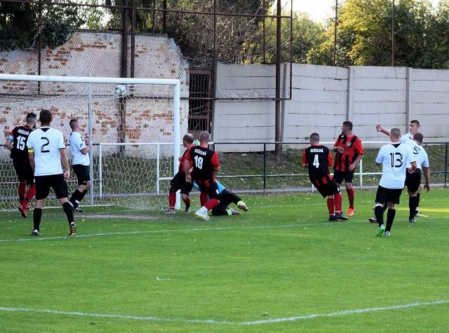 Futbal, 7. liga A: Modranka s prvou prehrou, postarali sa o ňu Dechtice