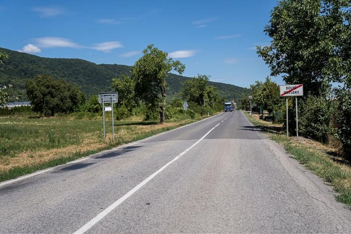 Cestu pri  Dolných Orešanoch konečne obnovia, kraj získal eurofondy