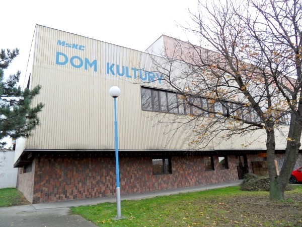 Za havarijný stav Domu kultúry v Hlohovci padla prvá hlava, odvolali riaditeľa
